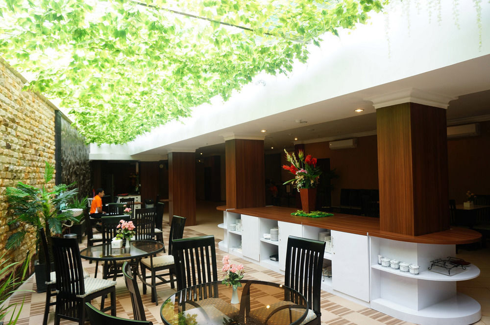Royal Park Hotel Samarinda Dış mekan fotoğraf