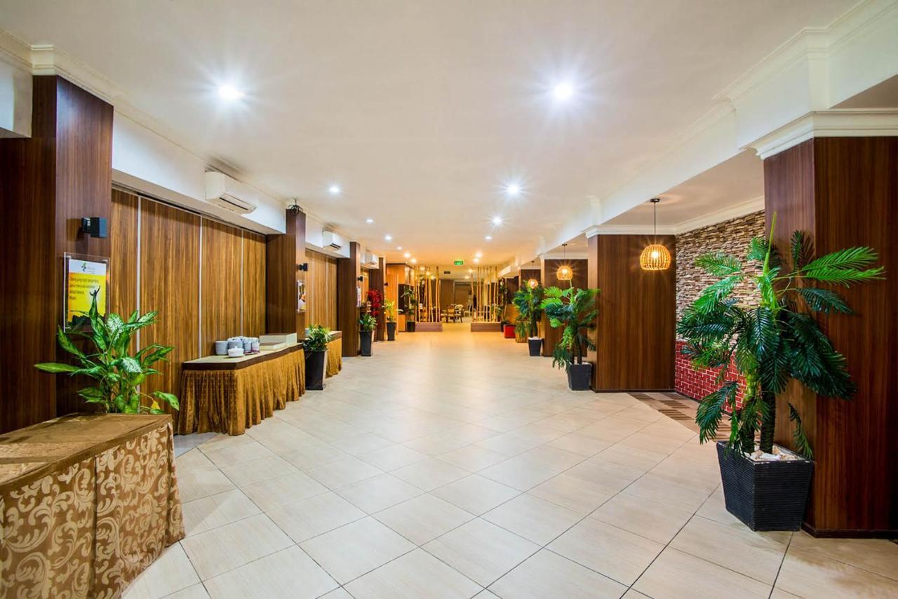 Royal Park Hotel Samarinda Dış mekan fotoğraf
